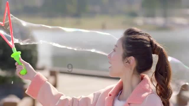 年轻人应不应该被无偿加班，无偿加班合理吗？游戏画面